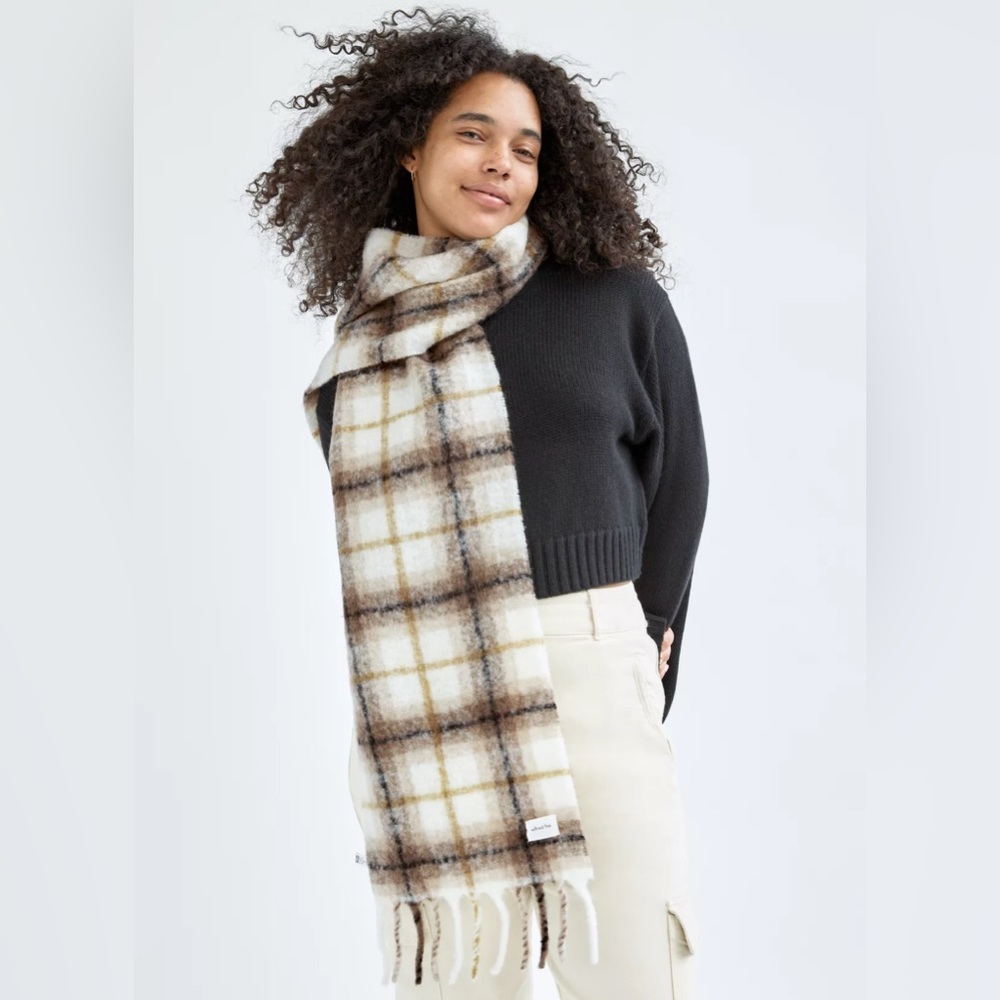 Aritzia Wilfred free ganna scarf